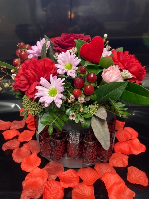 Hatbox flower arrangement with Red Roses