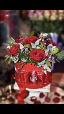 Luxurious Red Rose Hatbox